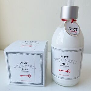 No. 27 Rue de Marli Lait Hydration Body Lotion + Soy Candle Gift Set